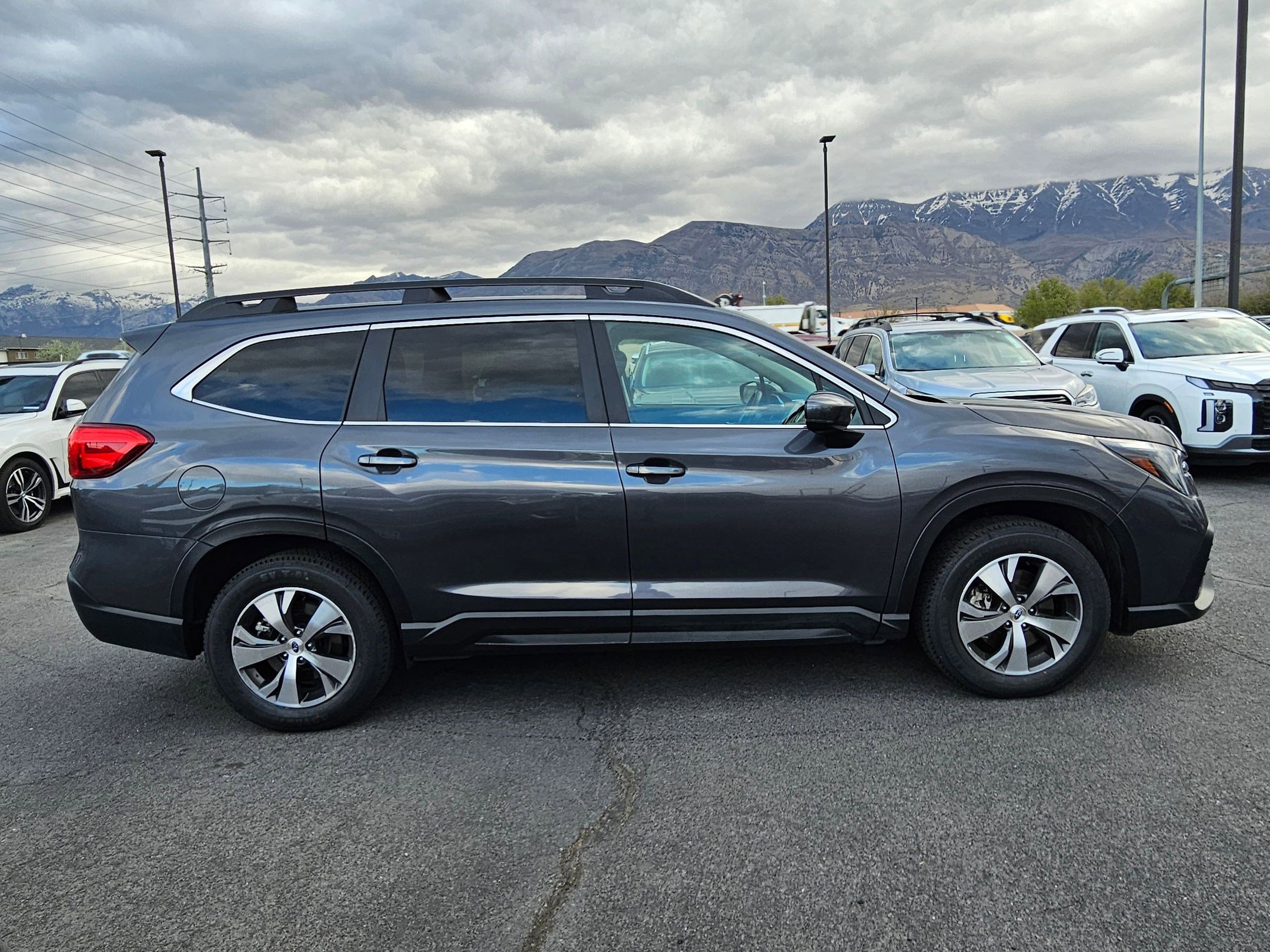 Used 2025 Subaru Ascent Premium AWD/4WD image 2