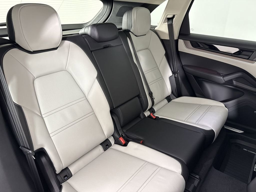 New 2026 Porsche Cayenne image 23