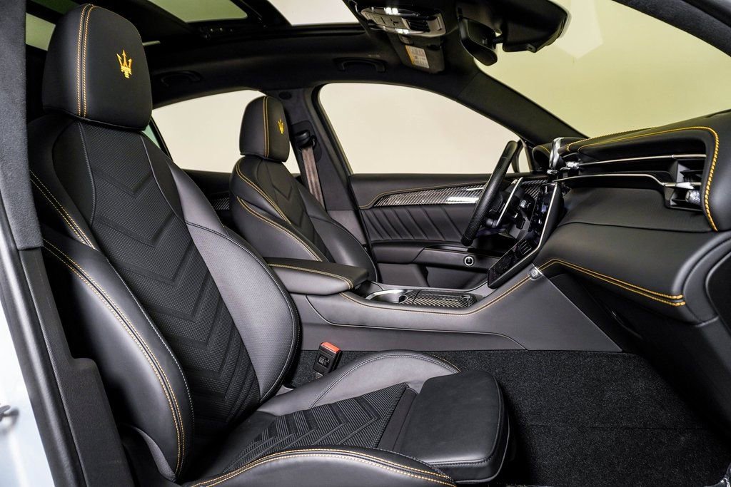 Certified 2024 Maserati Grecale Trofeo image 15