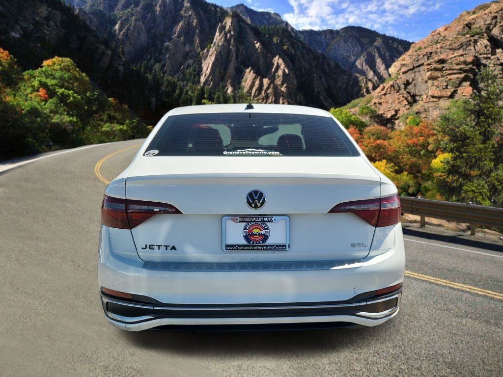 Used 2023 Volkswagen Jetta SEL FWD image 4