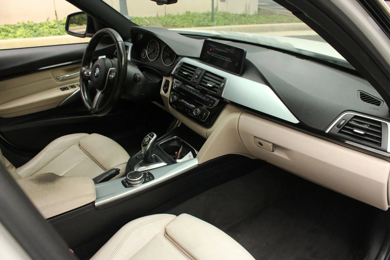 Used 2016 BMW 328i Sedan w/ M Sport Package RWD image 26