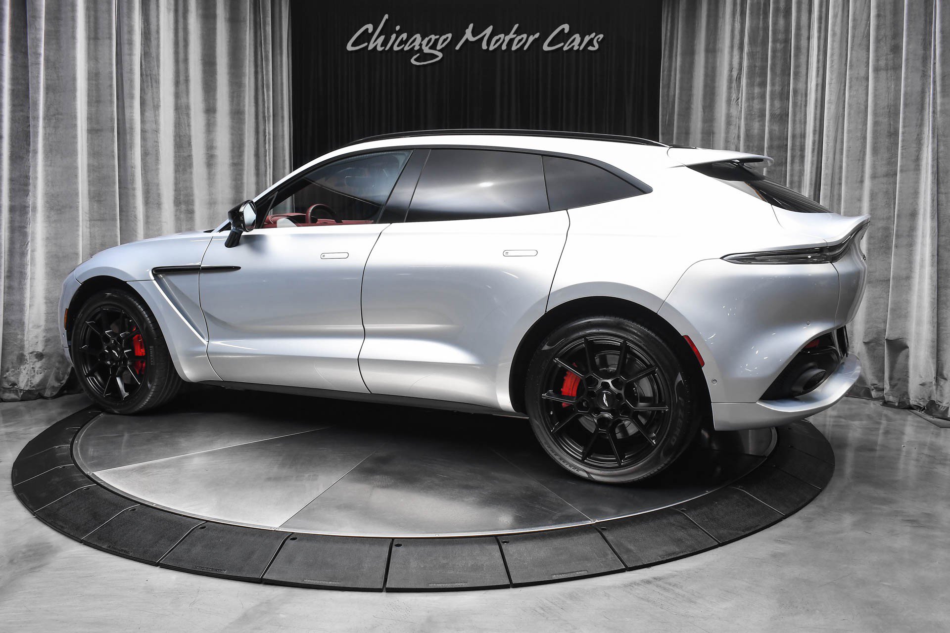 Used 2022 Aston Martin DBX AWD/4WD image 3