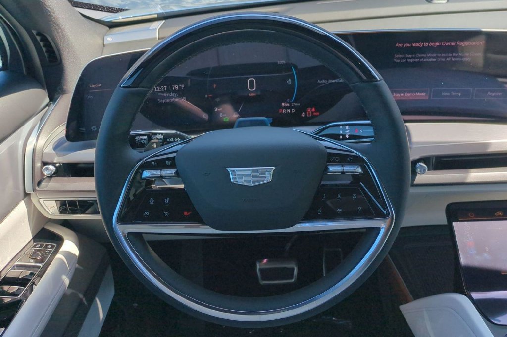 New 2027 Cadillac Vistiq Luxury w/ LPO, Floor Liner Package AWD/4WD image 20