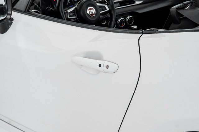 Used 2017 FIAT 124 Spider Classica RWD image 31
