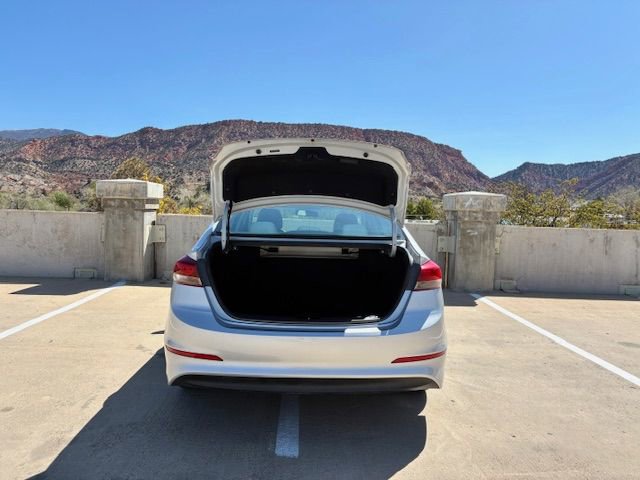 Used 2017 Hyundai Elantra SE image 8