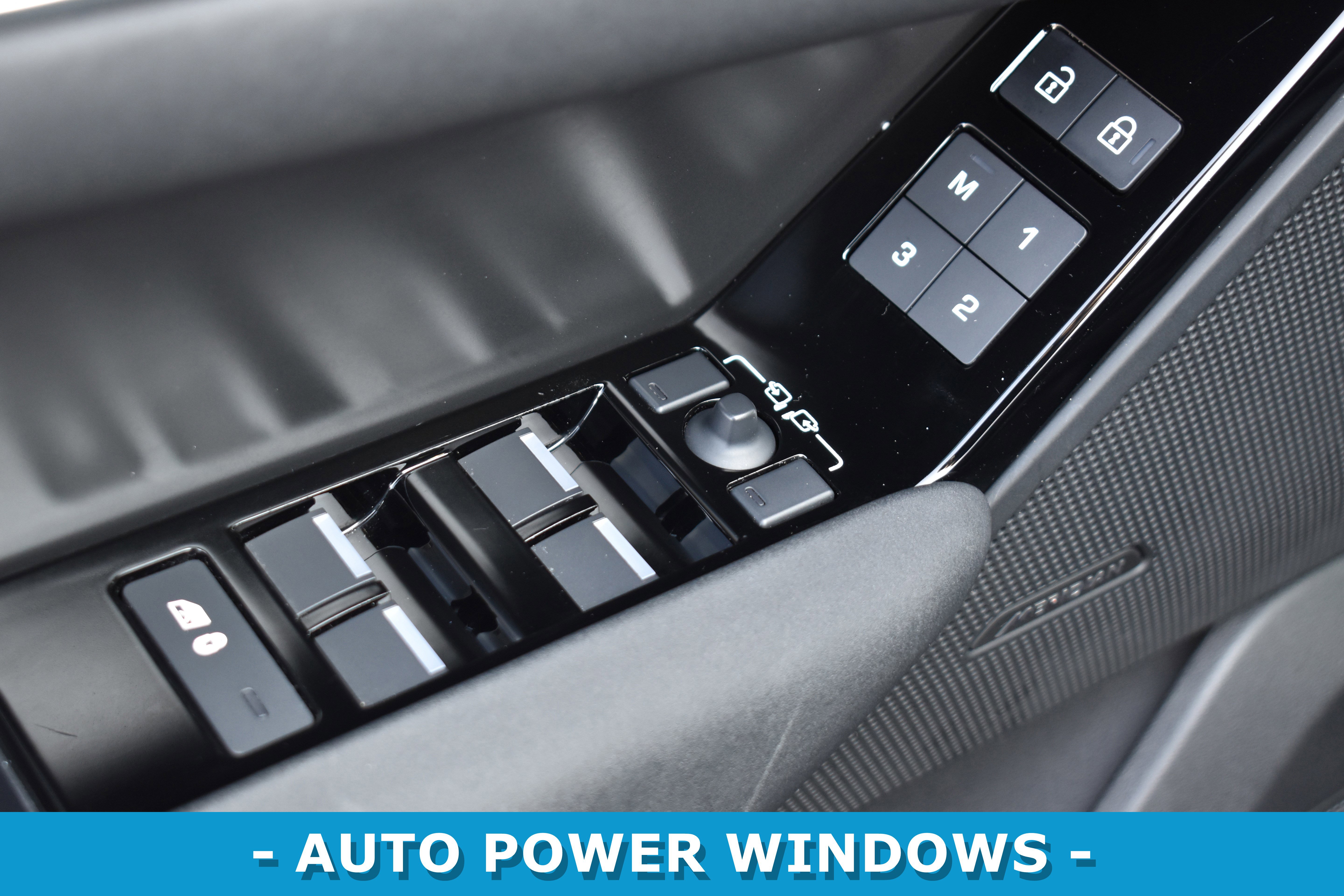 Used 2025 Land Rover Range Rover Velar Dynamic SE image 7