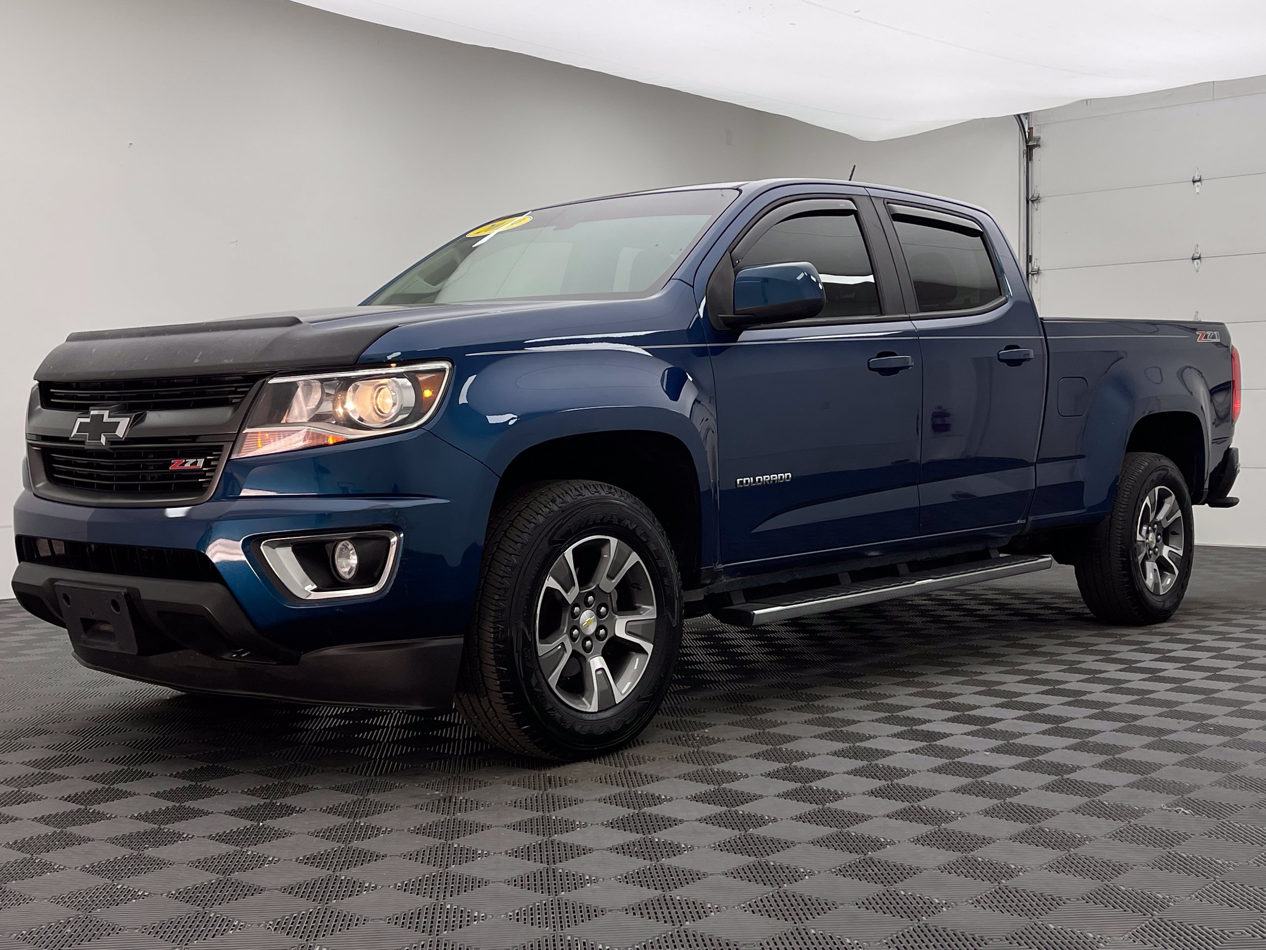 Used 2019 Chevrolet Colorado Z71 AWD/4WD image 2
