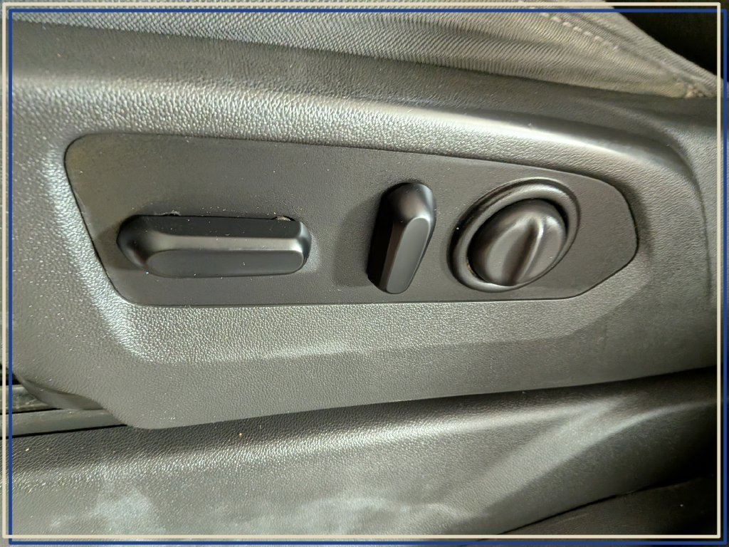 Used 2021 Chevrolet Silverado 1500 LT AWD/4WD image 16