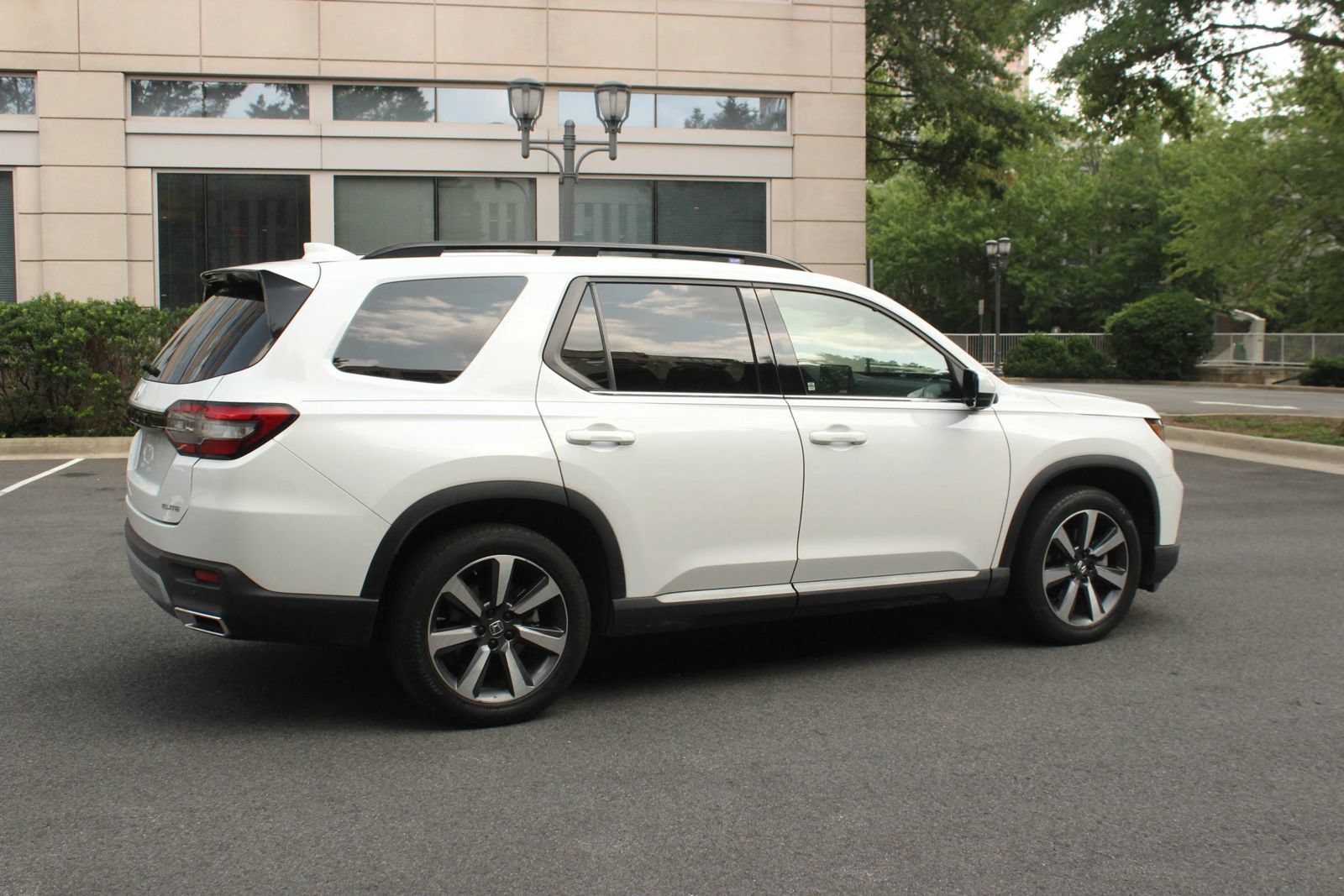 Used 2023 Honda Pilot Elite image 7