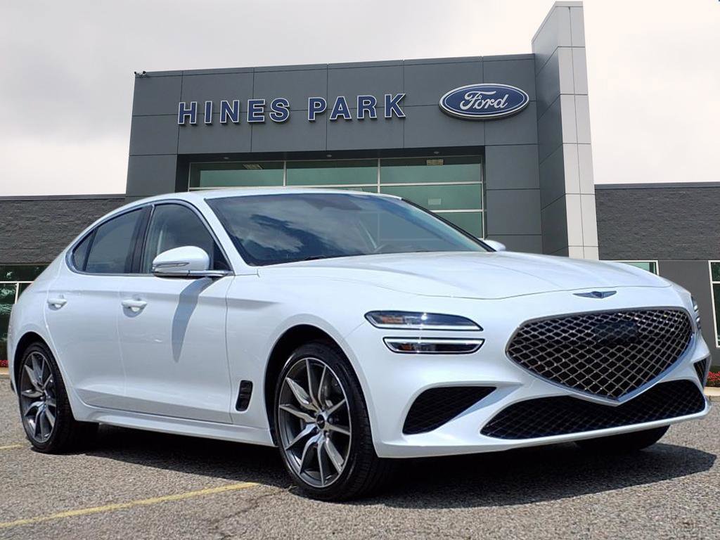 Used 2025 Genesis G70 2.5T image 1