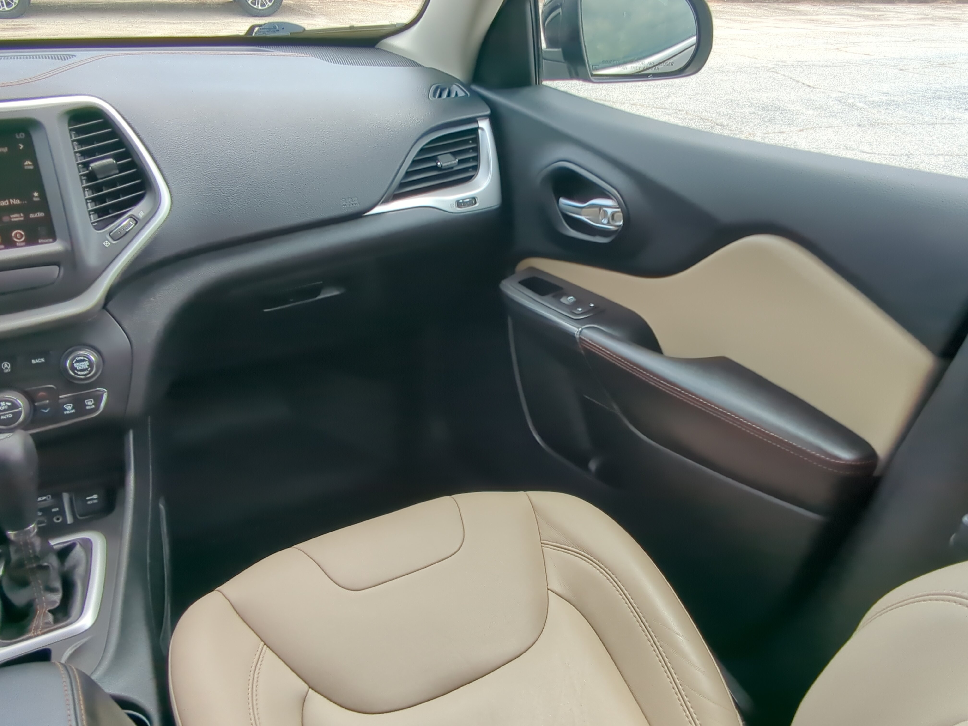 Used 2015 Jeep Cherokee Limited FWD image 15