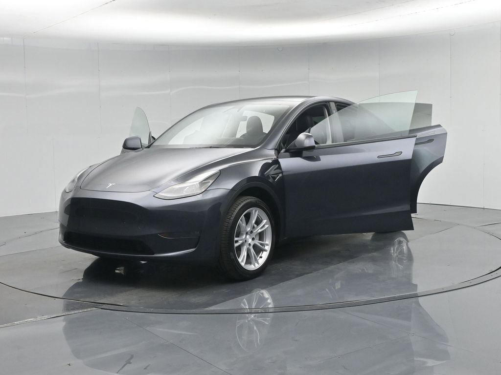 Used 2024 Tesla Model Y Long Range image 27