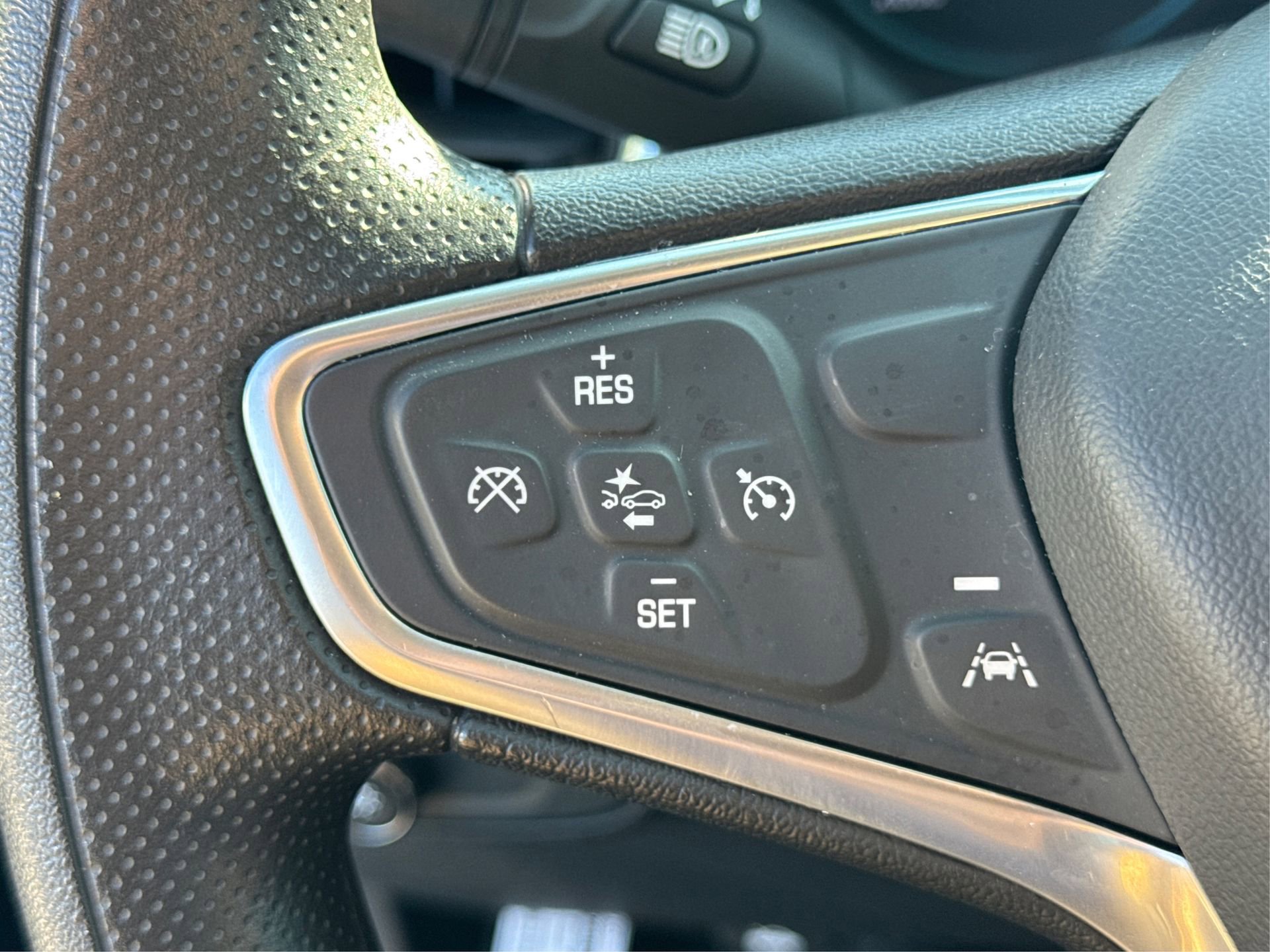 Used 2023 Chevrolet Equinox LS image 32