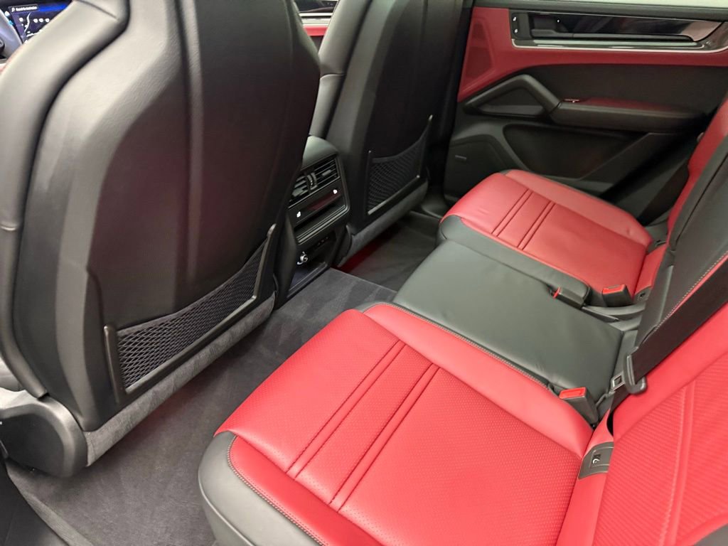 Used 2025 Porsche Cayenne S image 27