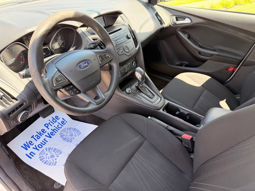 Used 2017 Ford Focus SE FWD image 25