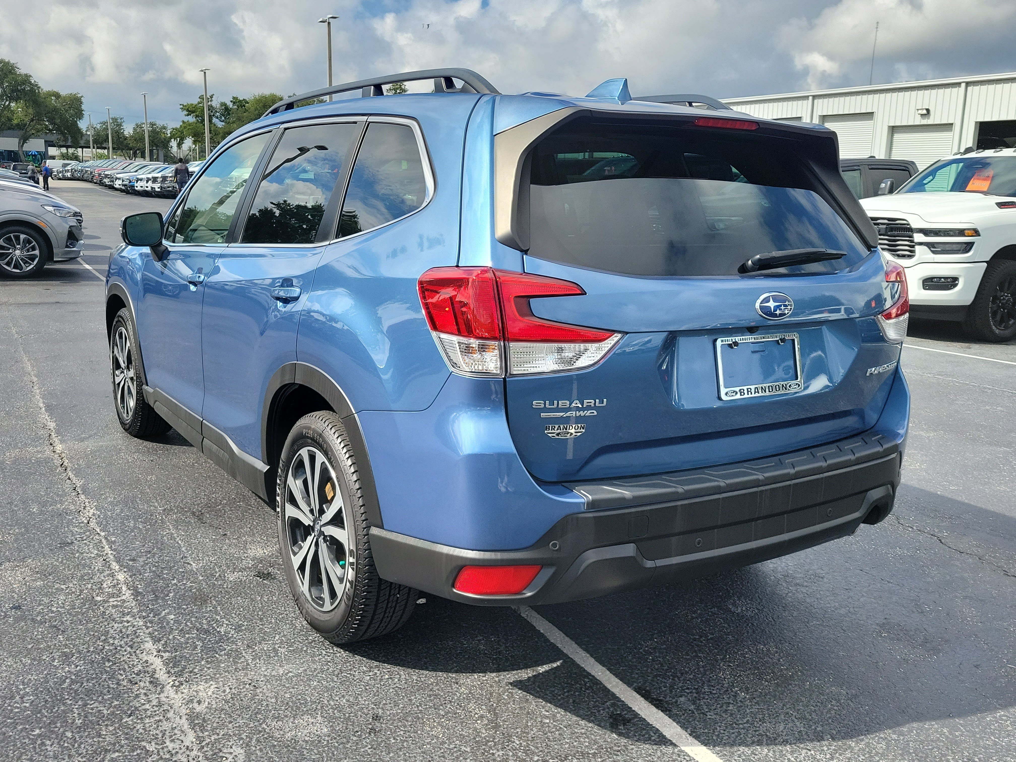 Used 2023 Subaru Forester Limited w/ Popular Package #2 AWD/4WD image 7