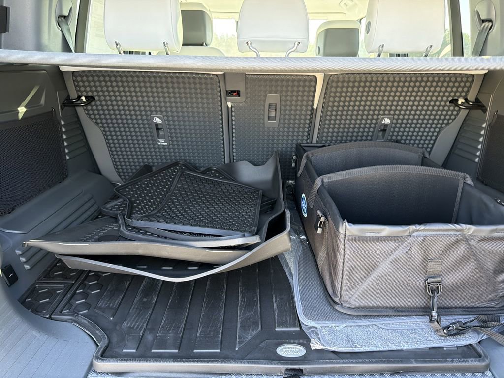 New 2026 Land Rover Defender 110 X-Dynamic SE AWD/4WD image 15