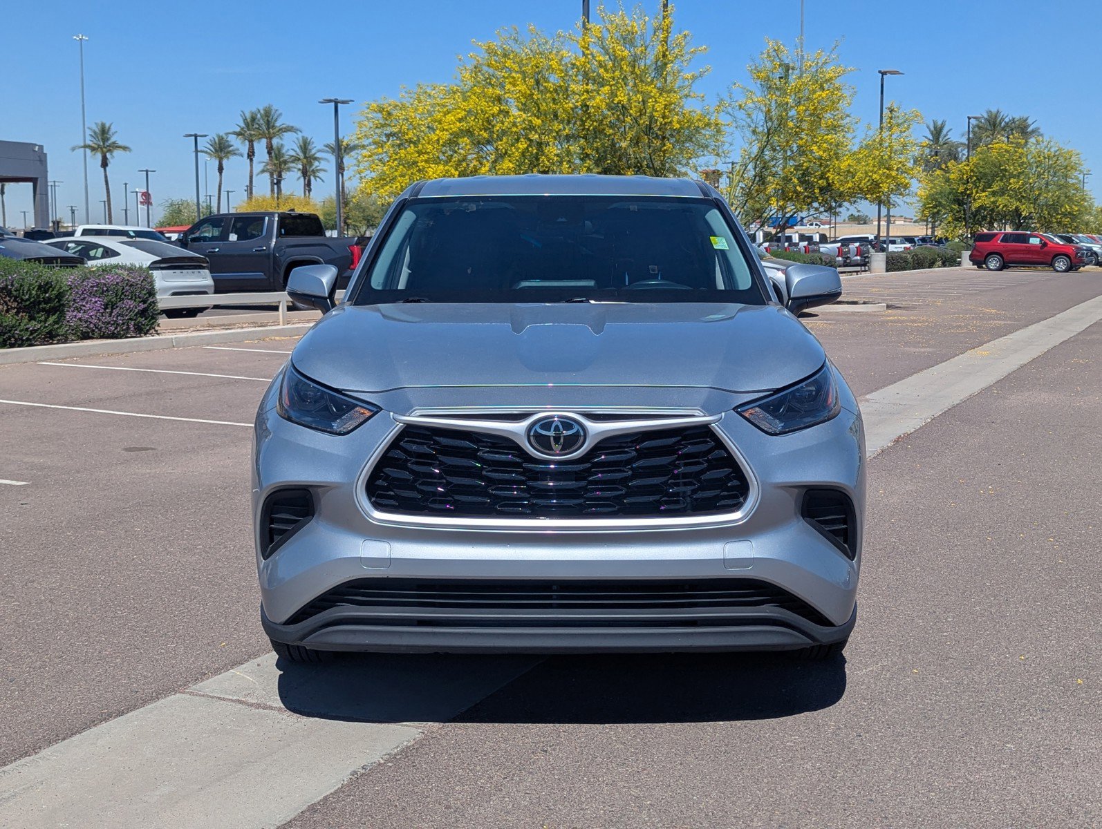 Used 2023 Toyota Highlander L image 8