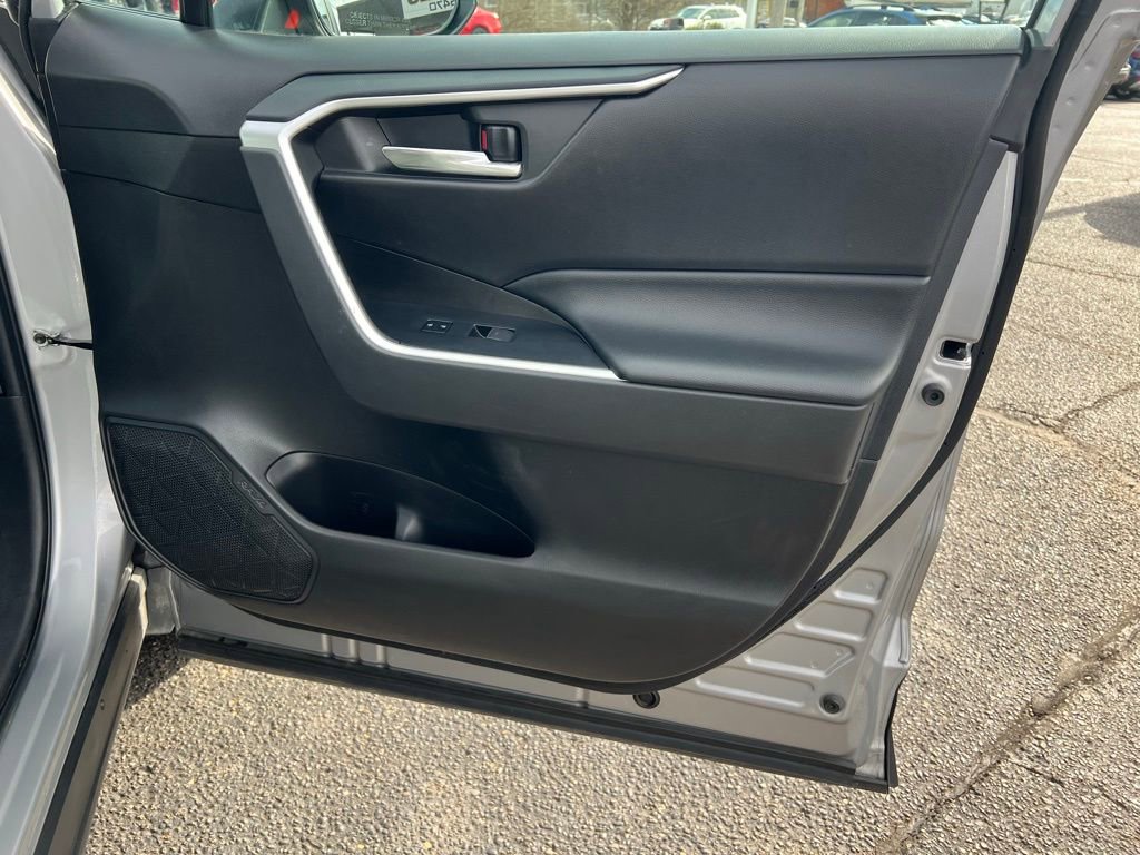 Used 2022 Toyota RAV4 XLE image 34