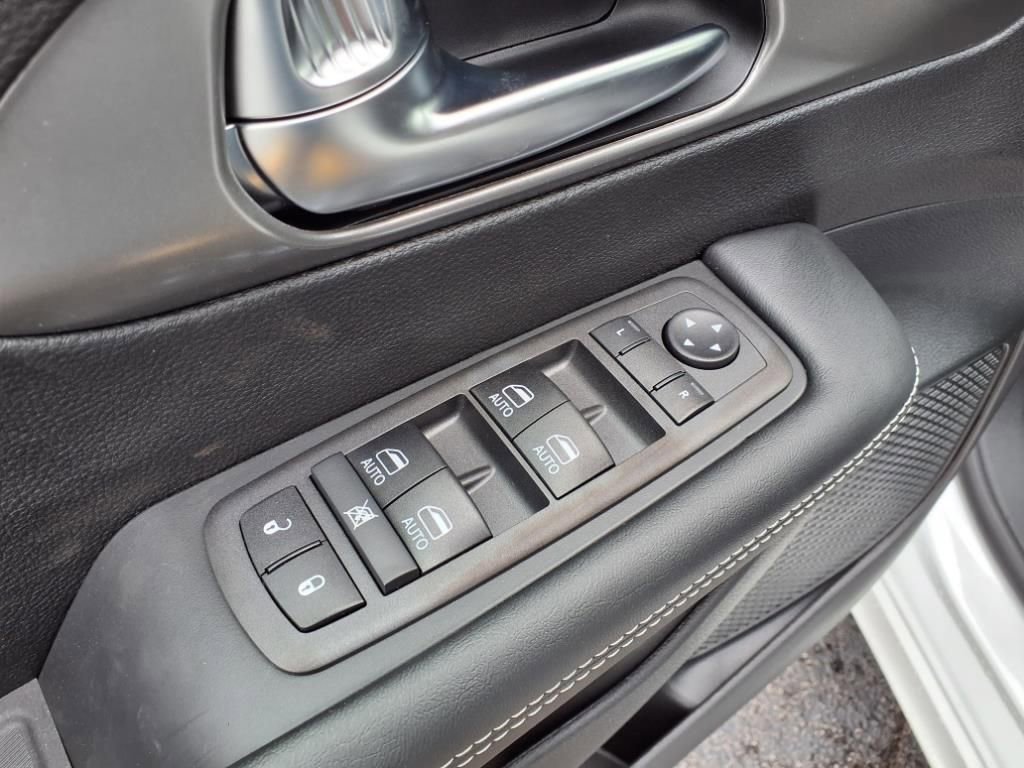 New 2026 Chrysler Pacifica Select image 9
