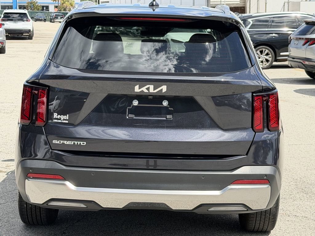 Used 2025 Kia Sorento S FWD image 6