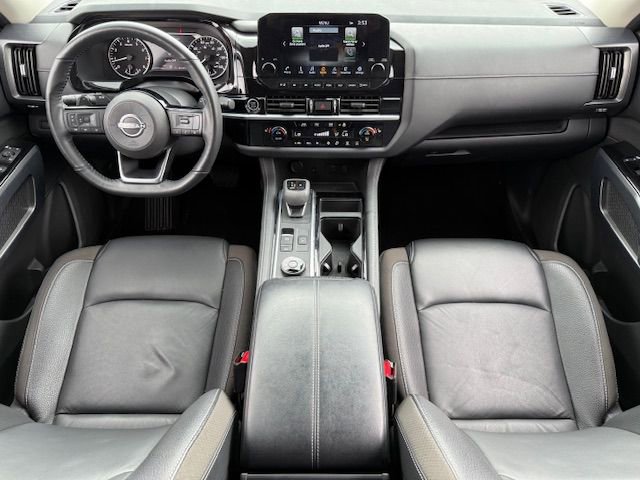 Used 2023 Nissan Pathfinder SL w/ Black Appearance Package image 17