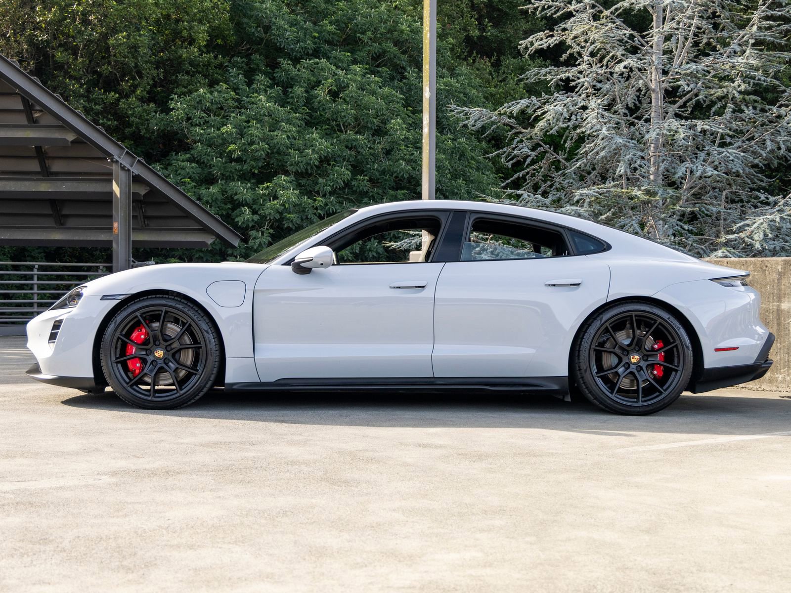 Certified 2024 Porsche Taycan GTS image 2