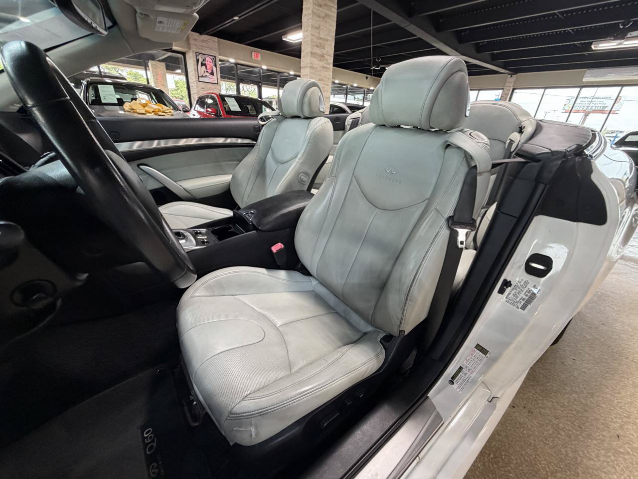 Used 2014 INFINITI Q60 Convertible w/ Premium Package RWD image 27