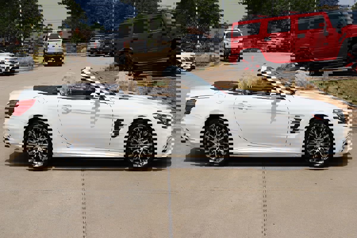 Used 2017 Mercedes-Benz SL 550 w/ Driver Assistance Package image 40