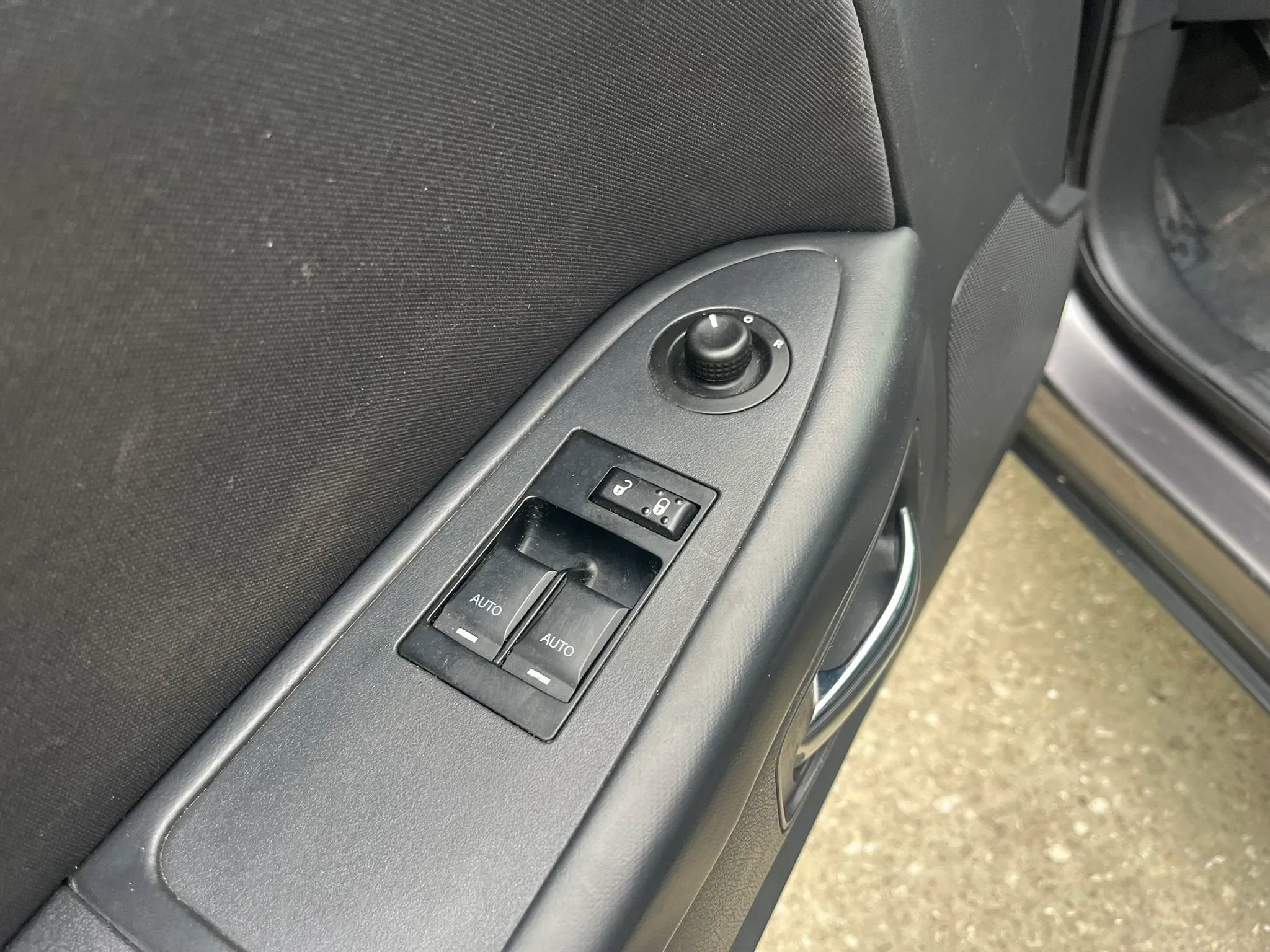 Used 2014 Dodge Challenger SXT RWD image 14