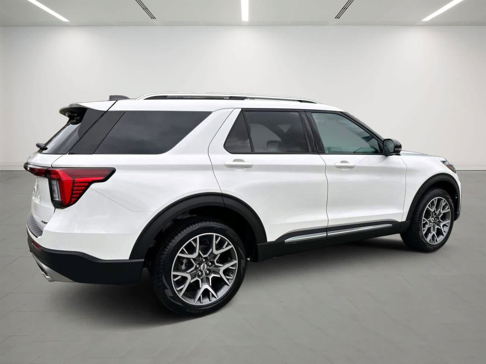 Used 2025 Ford Explorer Platinum w/ Ultimate Package AWD/4WD image 4