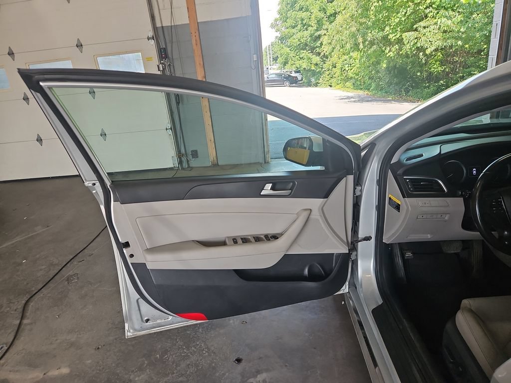 Used 2017 Hyundai Sonata Sport w/ Value Edition Package 02 FWD image 18