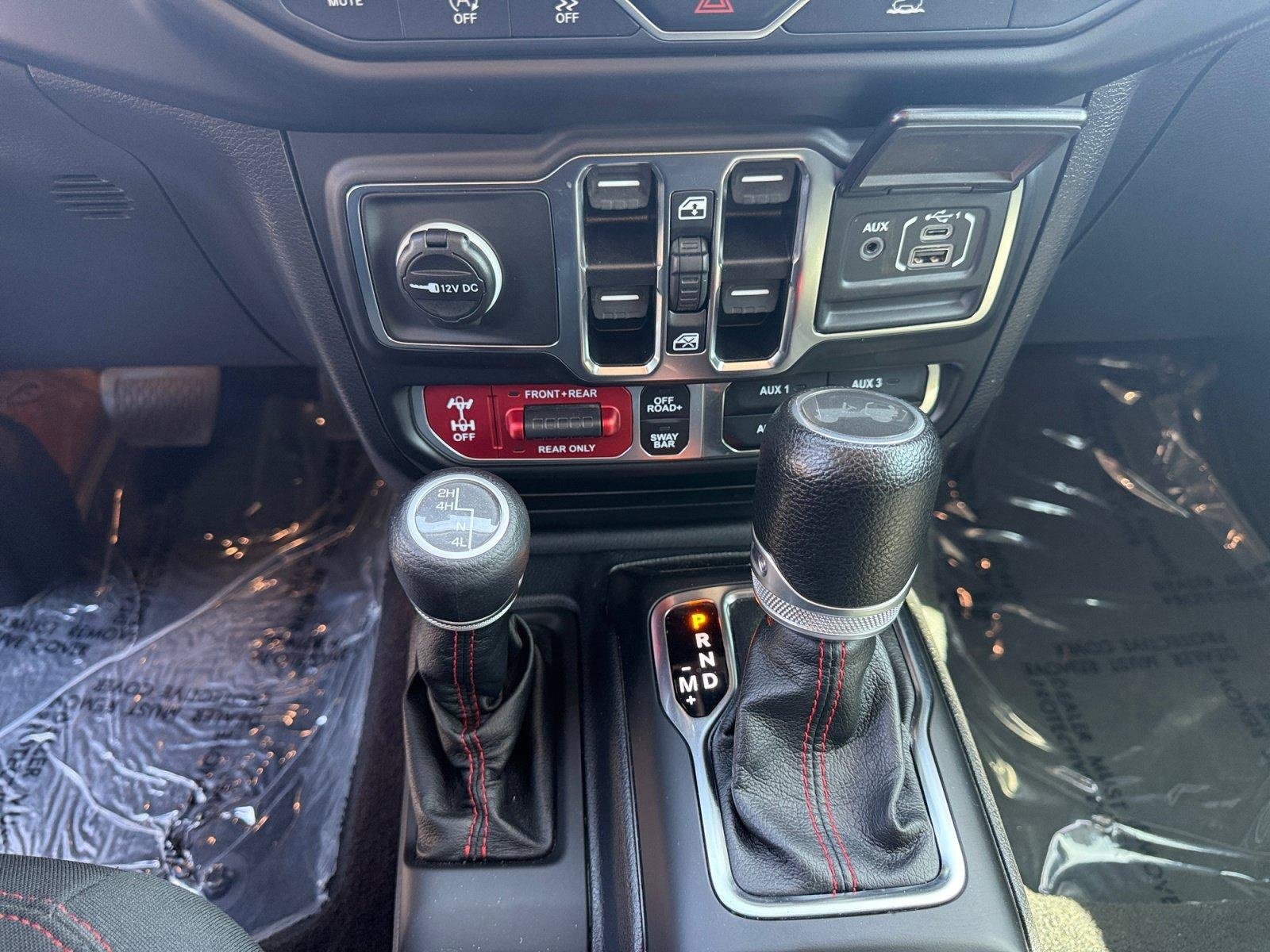 Used 2021 Jeep Wrangler Unlimited Rubicon w/ Cold Weather Group AWD/4WD image 15