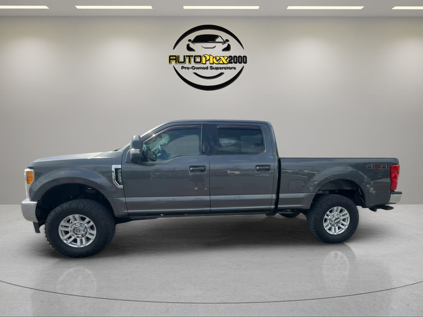 Used 2017 Ford F250 XLT w/ XLT Value Package AWD/4WD image 4