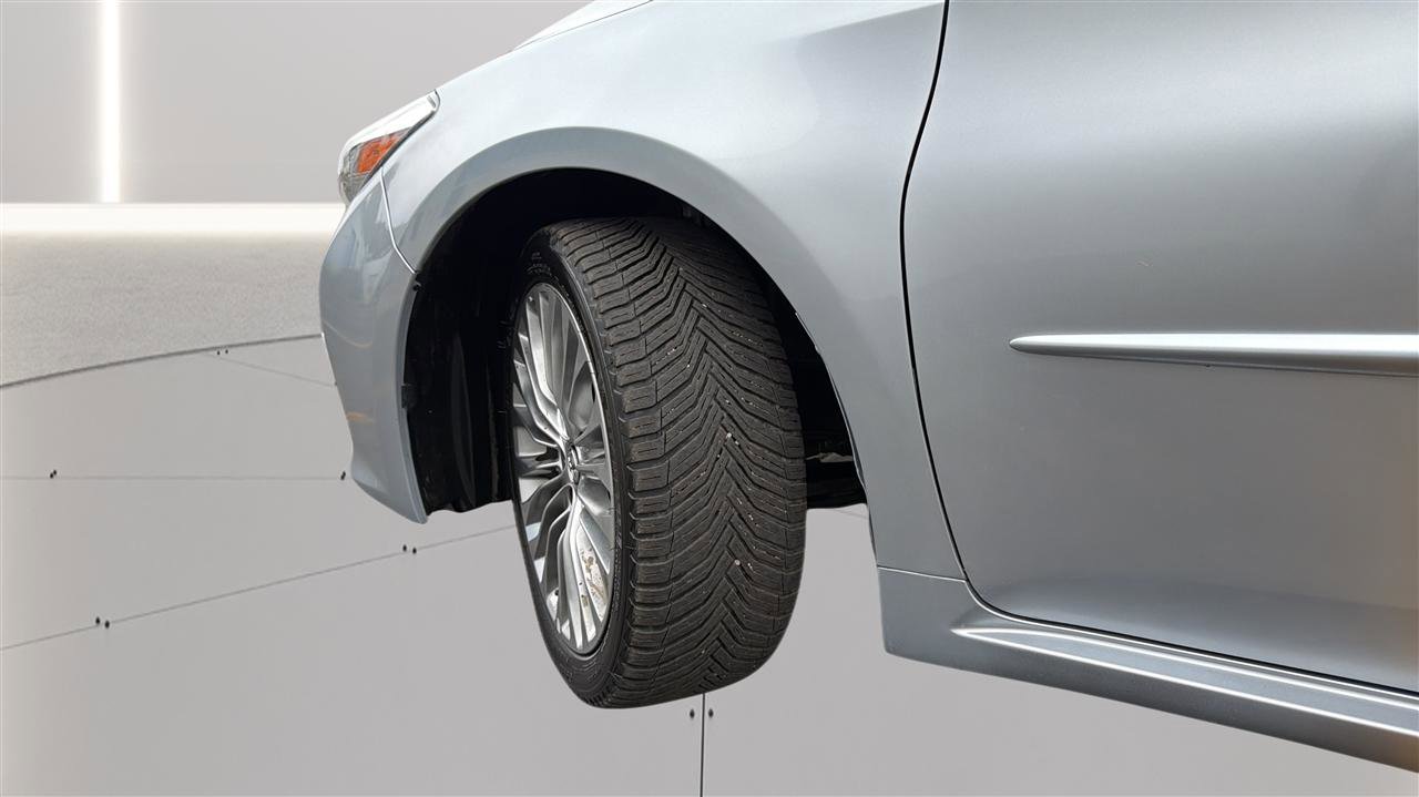Used 2016 Toyota Avalon Limited FWD image 36