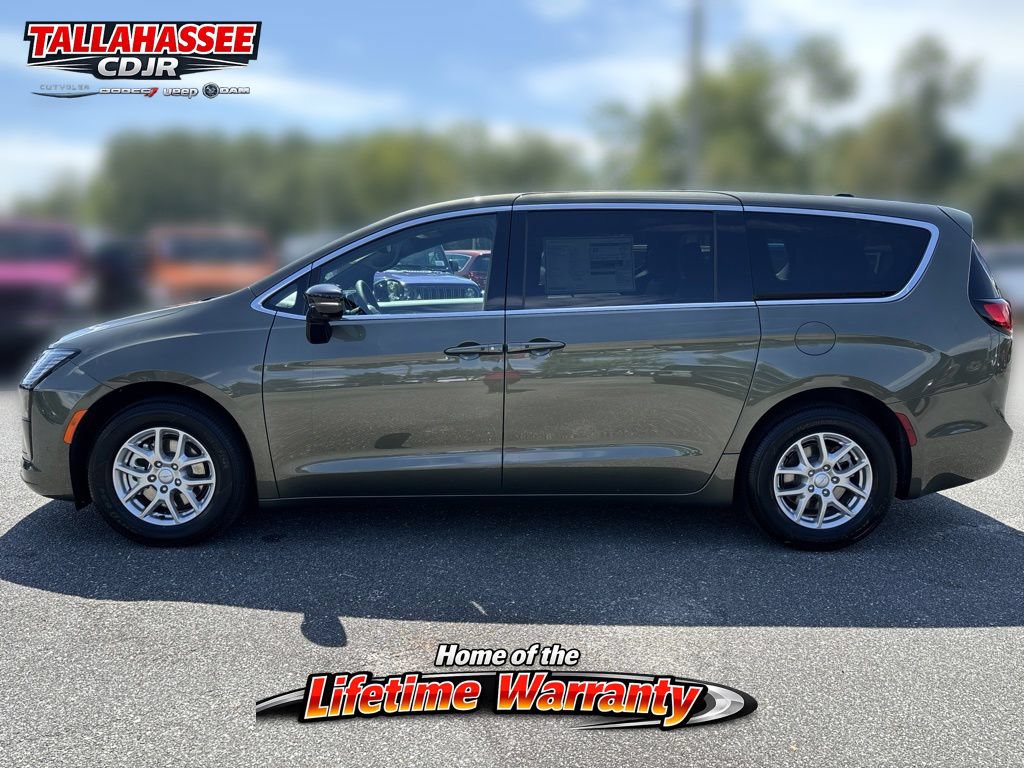 New 2027 Chrysler Pacifica Select FWD image 8