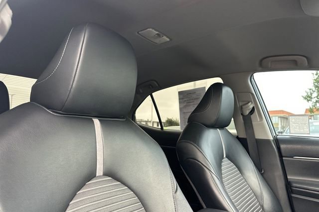 Used 2020 Toyota Camry SE FWD image 18
