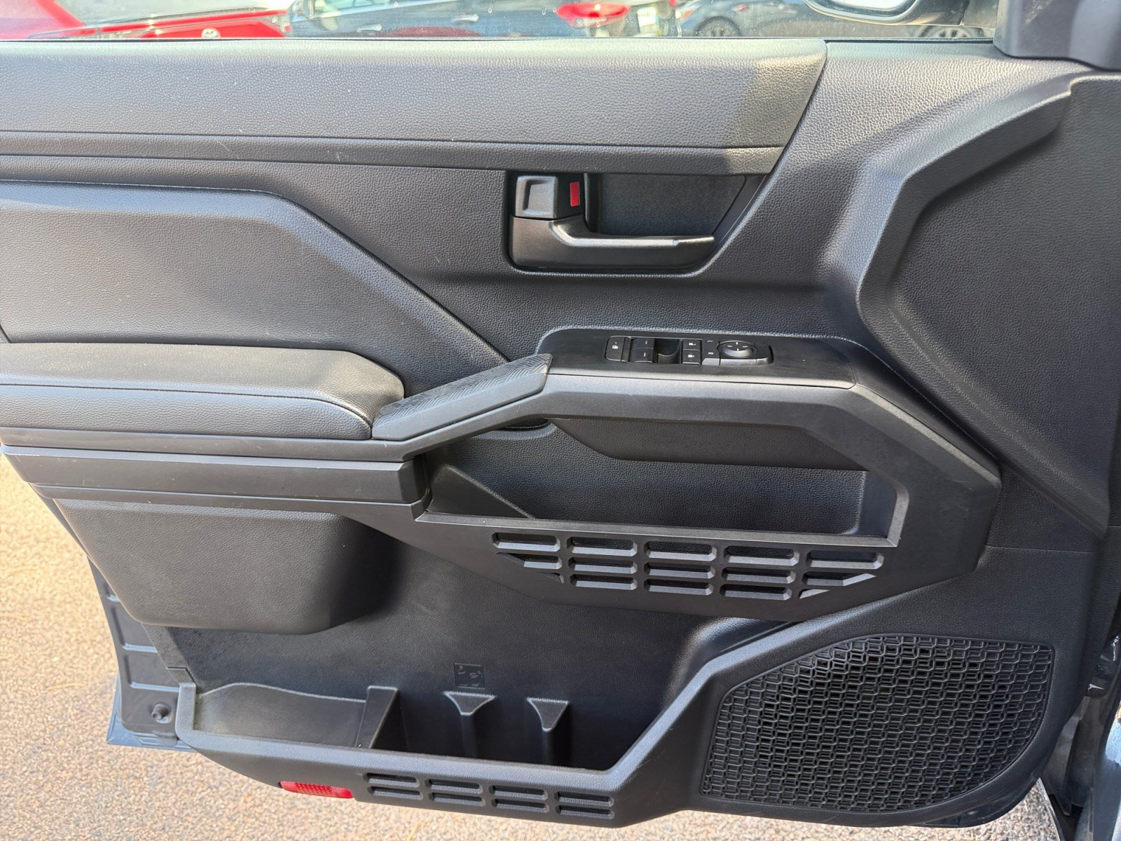 Certified 2025 Toyota Tacoma SR AWD/4WD image 13