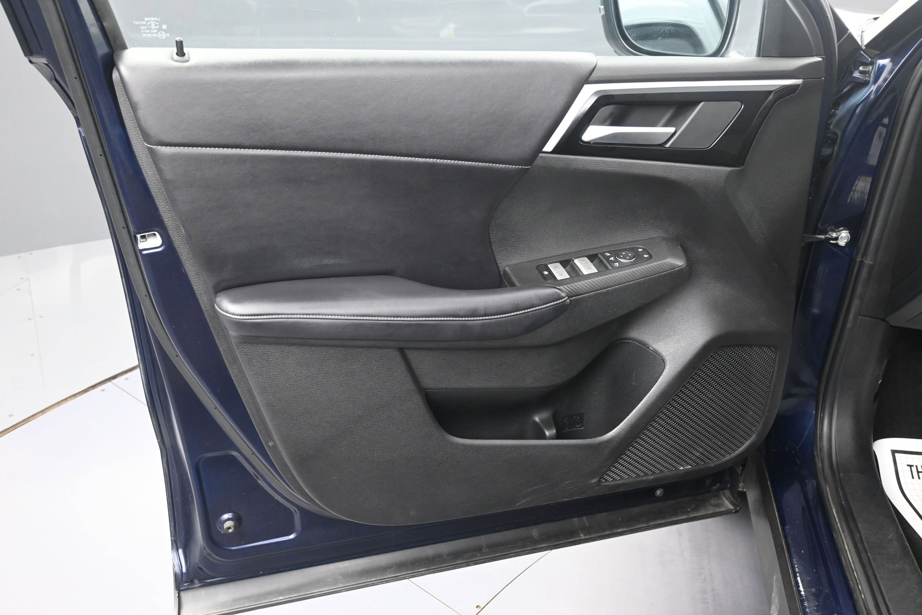 Used 2023 Mitsubishi Outlander SE AWD/4WD image 16
