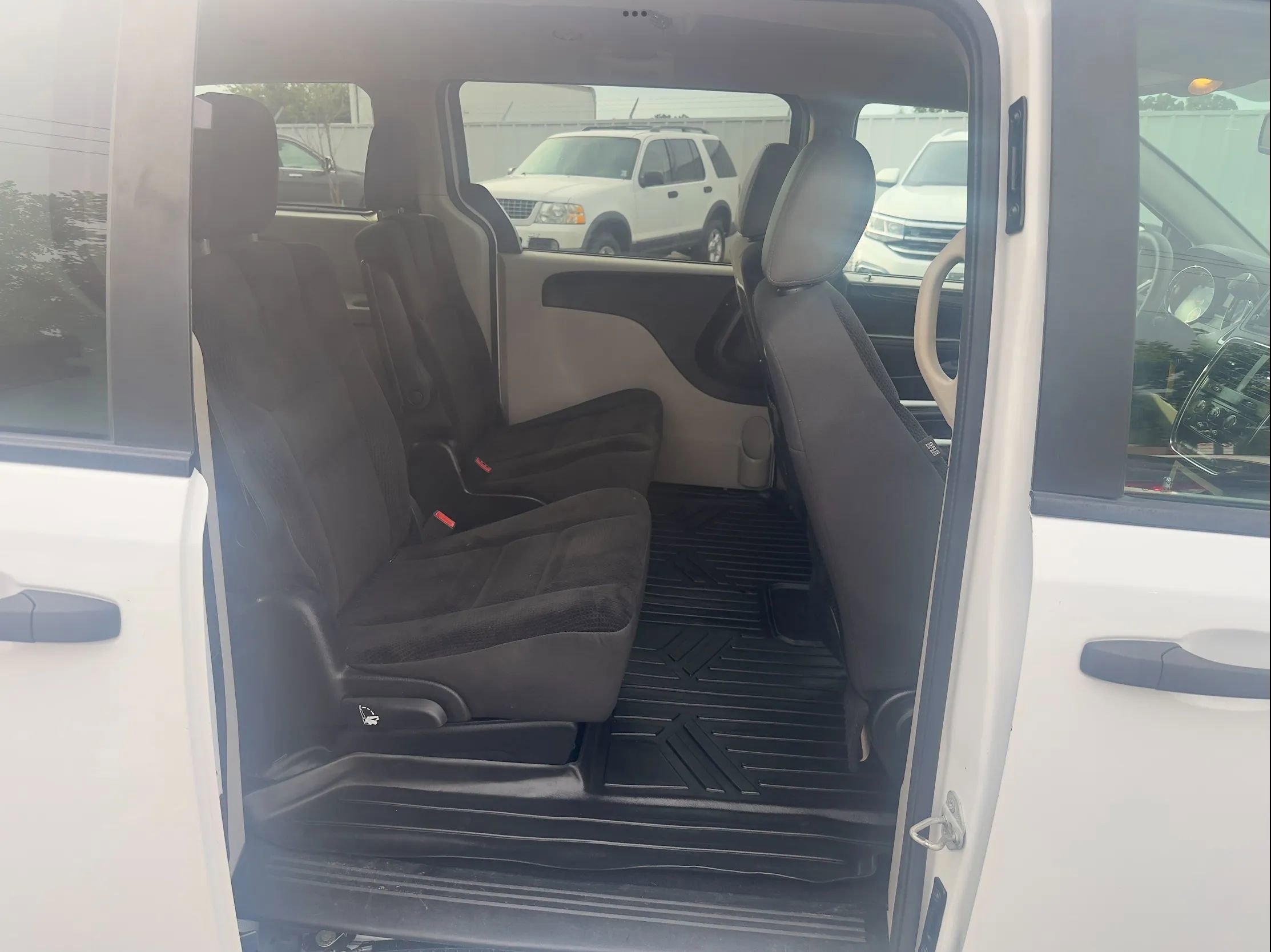 Used 2019 Dodge Grand Caravan SE w/ UConnect Hands-Free Group FWD image 17