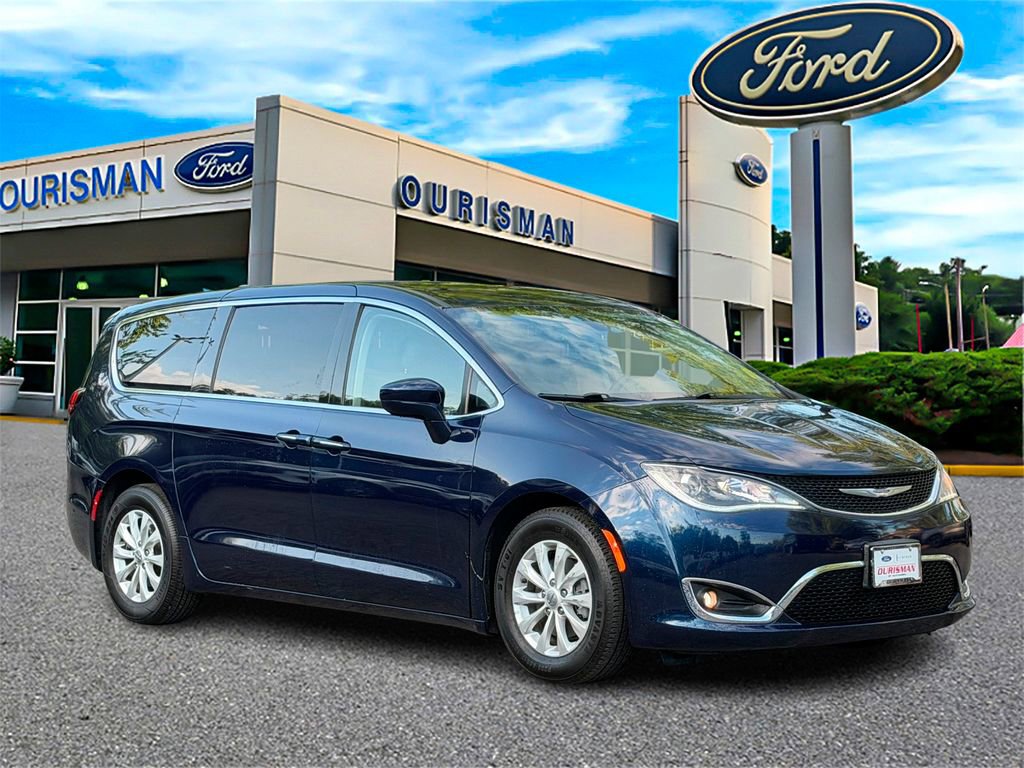 Used 2019 Chrysler Pacifica Touring Plus FWD image 1