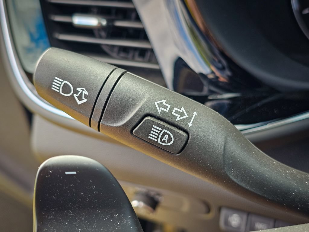 Used 2021 Buick Envision Avenir AWD/4WD image 22