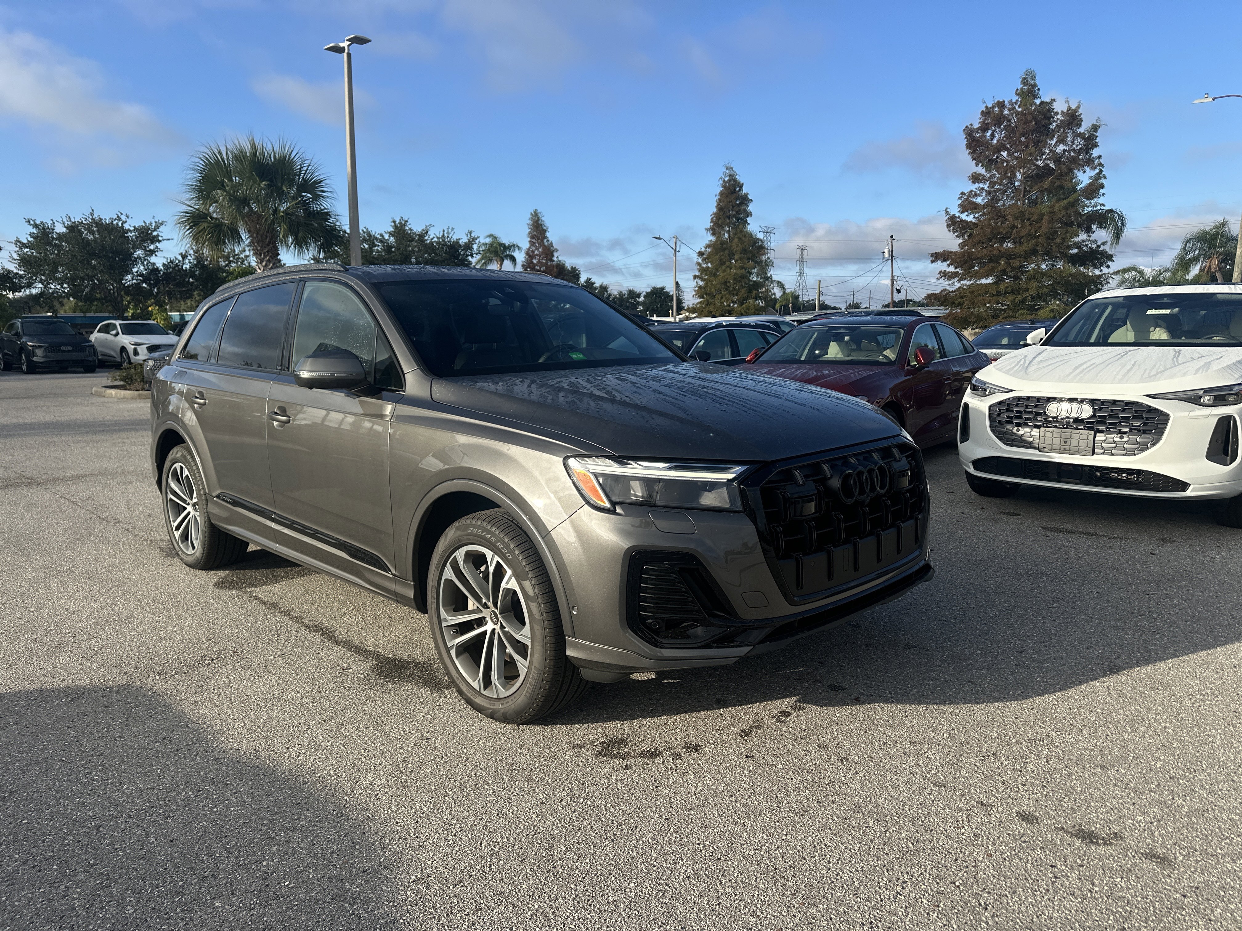 Used 2025 Audi Q7 2.0T Premium w/ Convenience Plus Package image 1