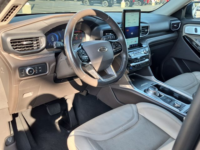 Used 2021 Ford Explorer Platinum w/ Equipment Group 601A AWD/4WD image 4