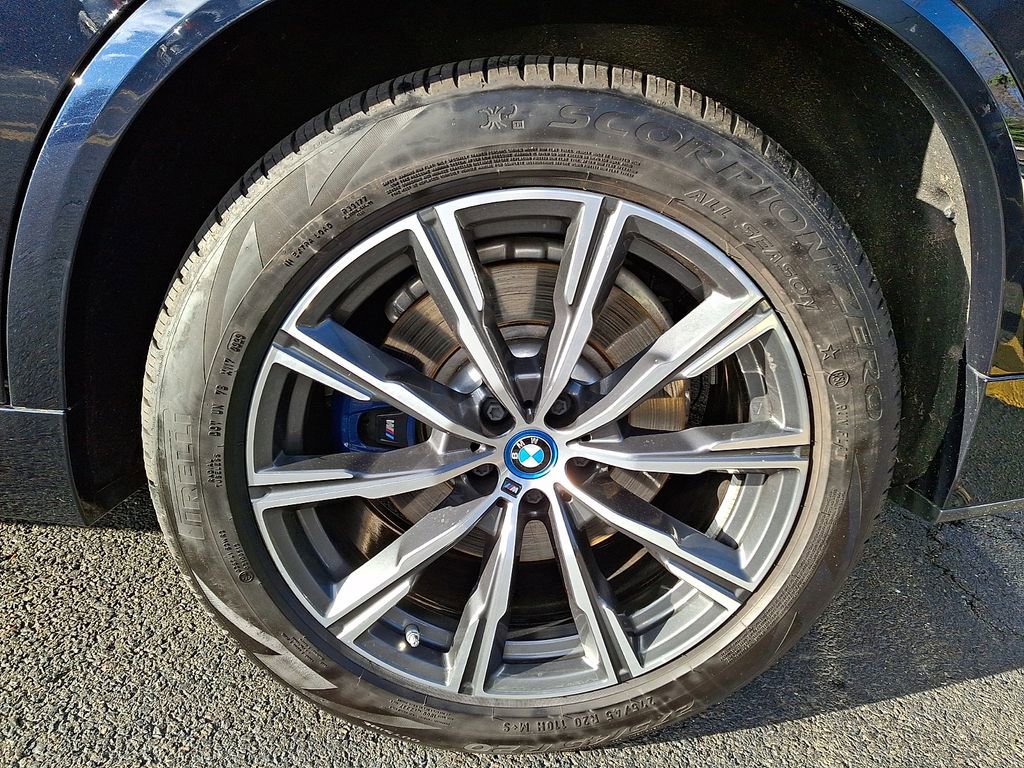 Certified 2023 BMW X5 xDrive45e w/ Executive Package image 6