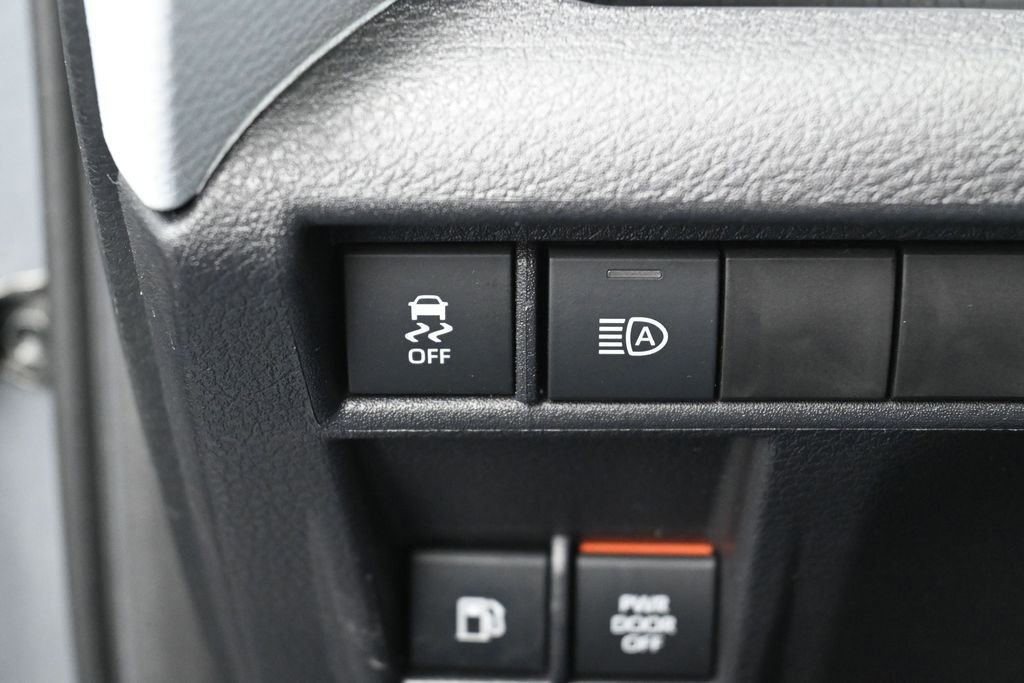 Used 2026 Toyota Sienna LE FWD image 14