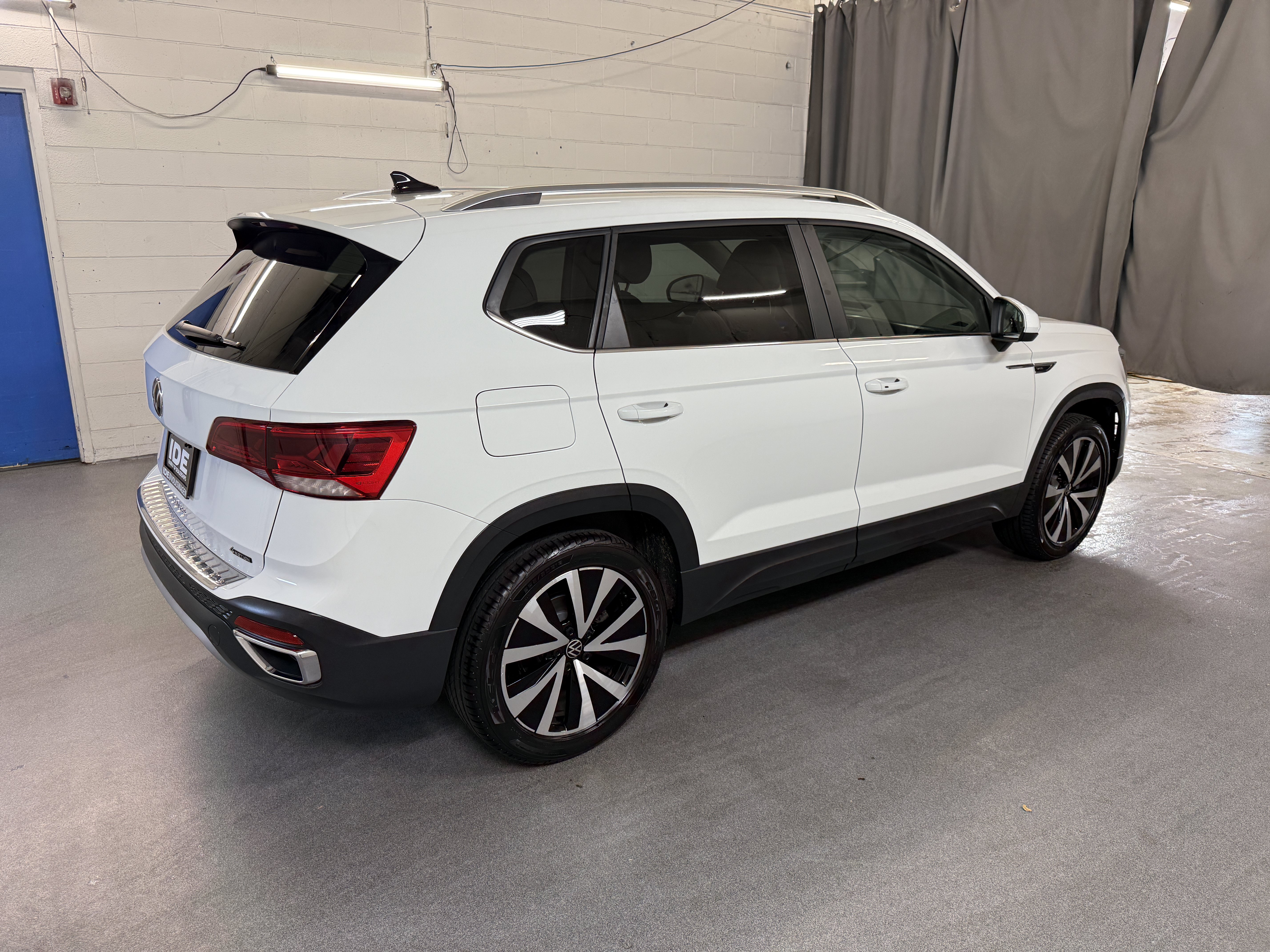 Certified 2023 Volkswagen Taos SE w/ Panoramic Sunroof Package AWD/4WD image 10