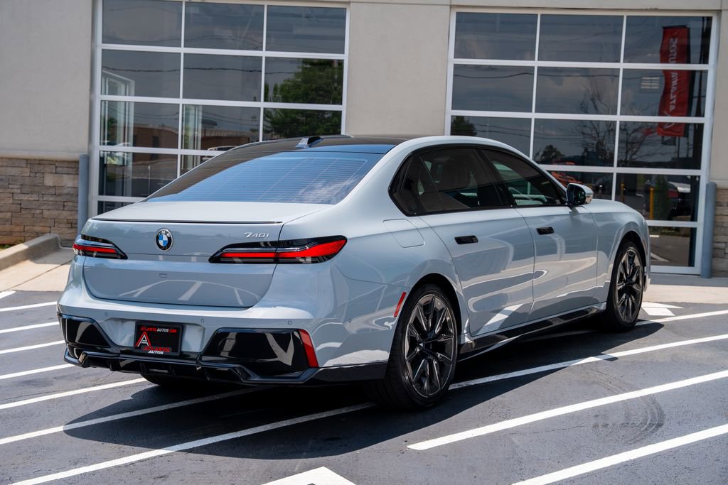 Used 2023 BMW 740i RWD image 11