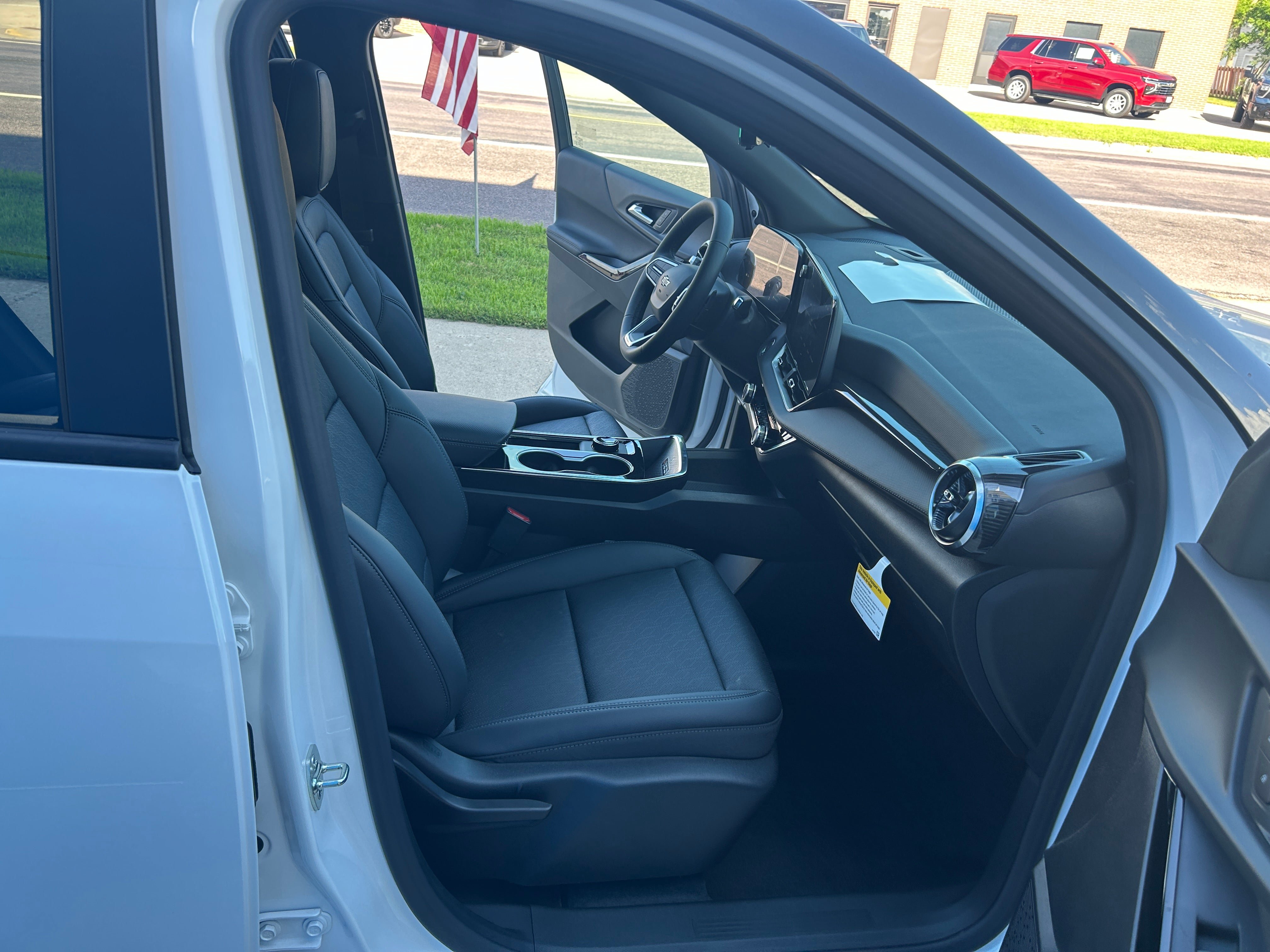 New 2027 Chevrolet Equinox LT w/ Convenience Package II AWD/4WD image 23