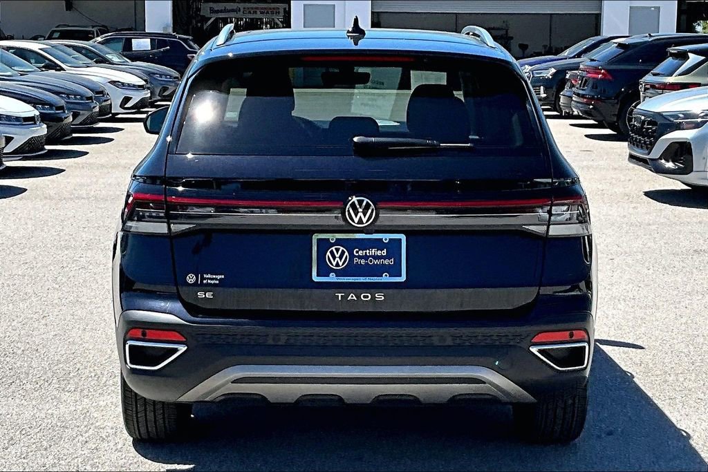 Certified 2025 Volkswagen Taos SE w/ Panoramic Sunroof Package image 6